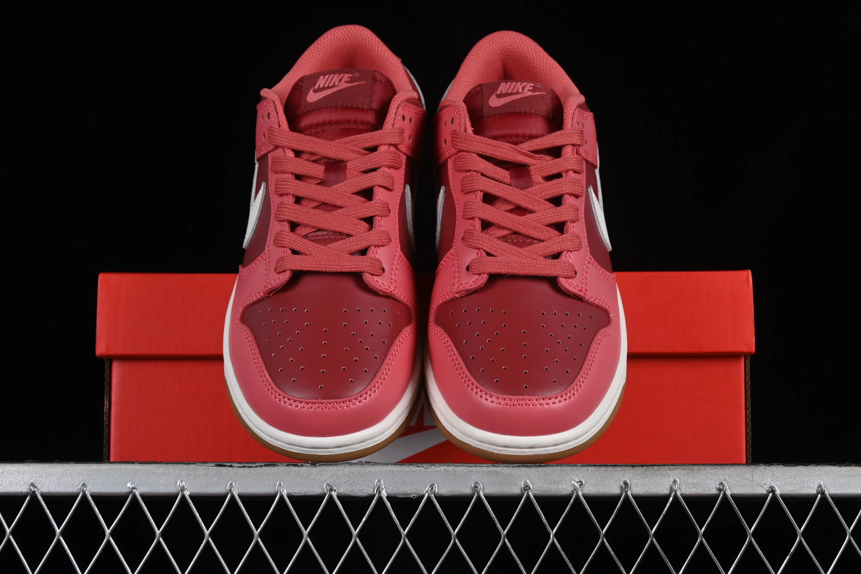 All Categories Nk SB Dunk Series Nk SB Dunk Low Low-top sneakers Nk Dunk Low Strawberry Bear color SB low-top casual sneakers DD1503-603